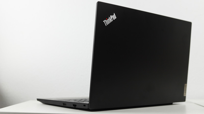 Lenovo ThinkPad E15 Gen 4 インテル 背面