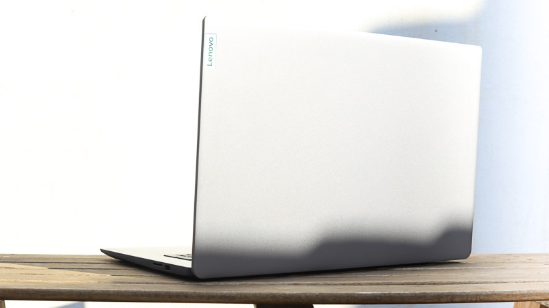 Lenovo IdeaPad Slim 370i 17 背面