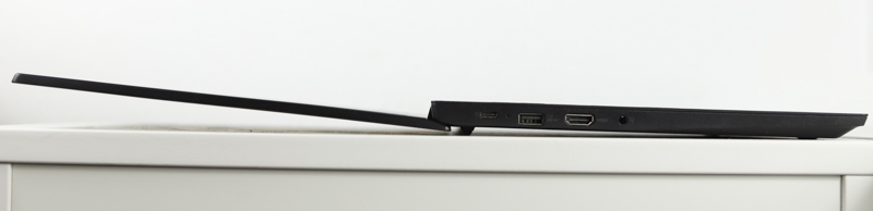 Lenovo ThinkPad E15 Gen 4 インテル　ディスプレイを最大限開いた状態