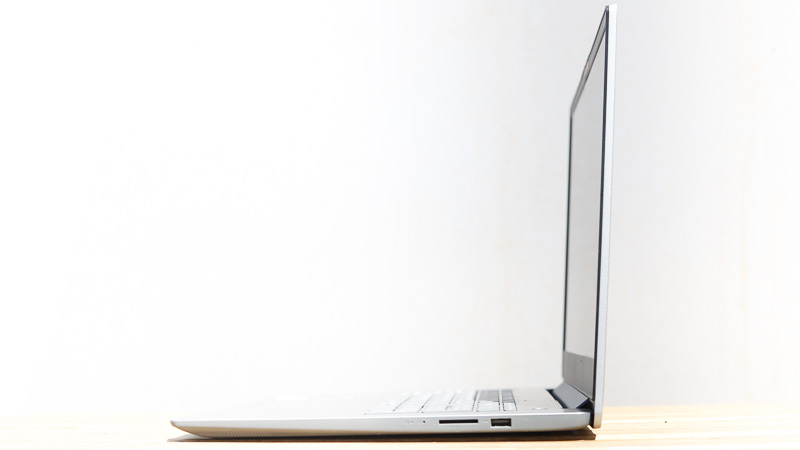 Lenovo IdeaPad Slim 370i 17 横から