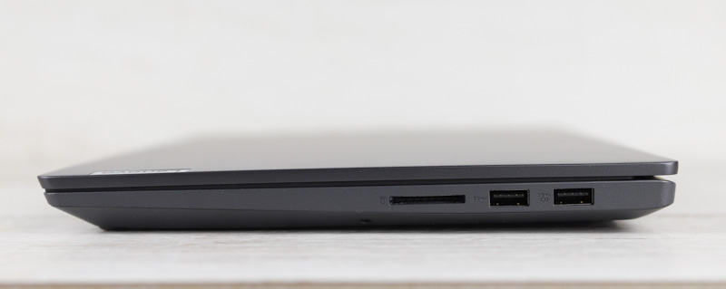 IdeaPad Slim 570(14型 AMD) 右側面インターフェイス