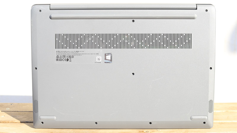 Lenovo IdeaPad Slim 370i 17 底面カバー