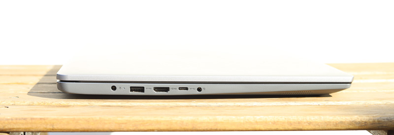 Lenovo IdeaPad Slim 370i 17 左側面