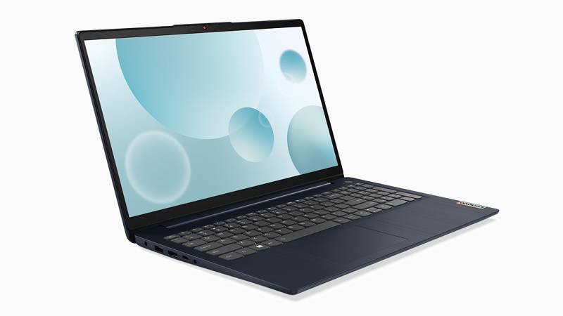 Lenovo ideaPad Slim 370i 15.6 左斜め前から