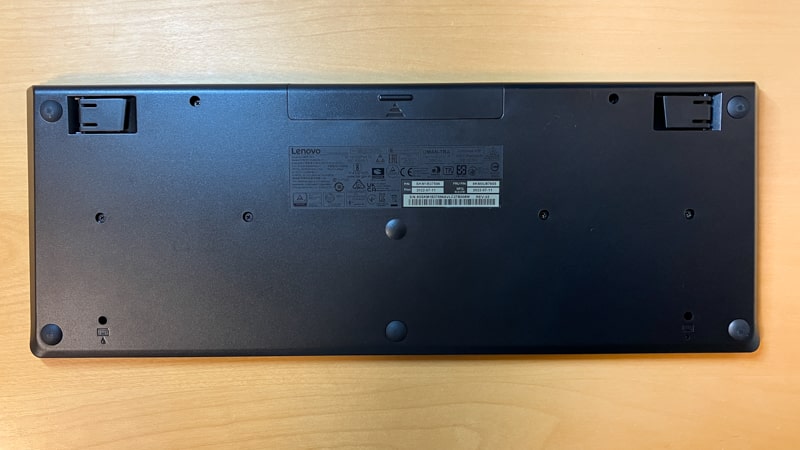 Lenovoワイヤレスキーボード 裏面