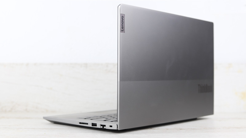 Lenovo ThinknBook 14 Gen4 AMD 後ろから