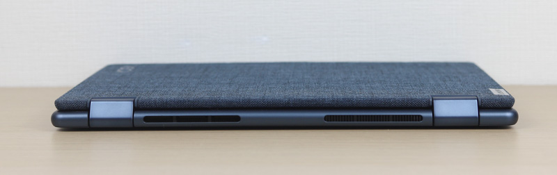 Lenovo Yoga 6 Gen 8 13.3型(AMD) 背面の排気口