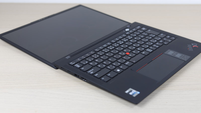 Thinkpad X1 Carbon Gen 11 ディスプレイを180度開いた状態