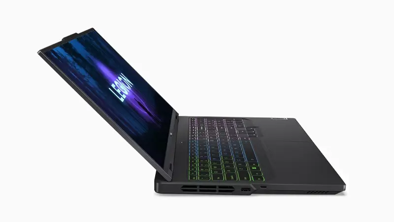 Lenovo Legion Pro 5 Gen 8 16型(AMD) 横から