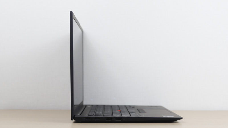 Lenovo ThinkPad X1 Carbon Gen 11 横から