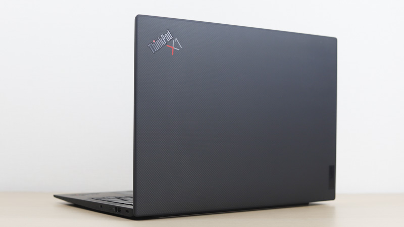 Lenovo ThinkPad X1 Carbon Gen 11 背面