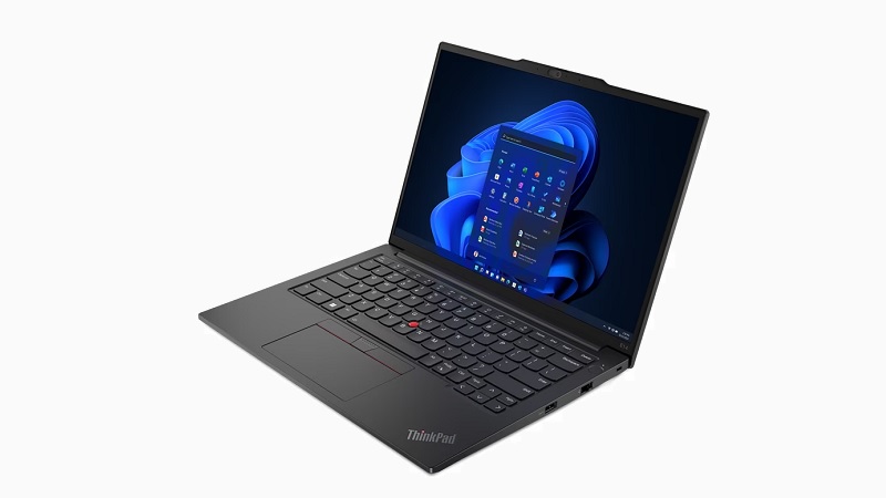 Lenovo ThinkPad E14 Gen 5 Intel 右斜め前から