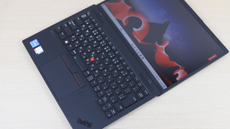 Lenovo ThinkPad X1 Nano Gen 3 ディスプレイを180度開いた状態