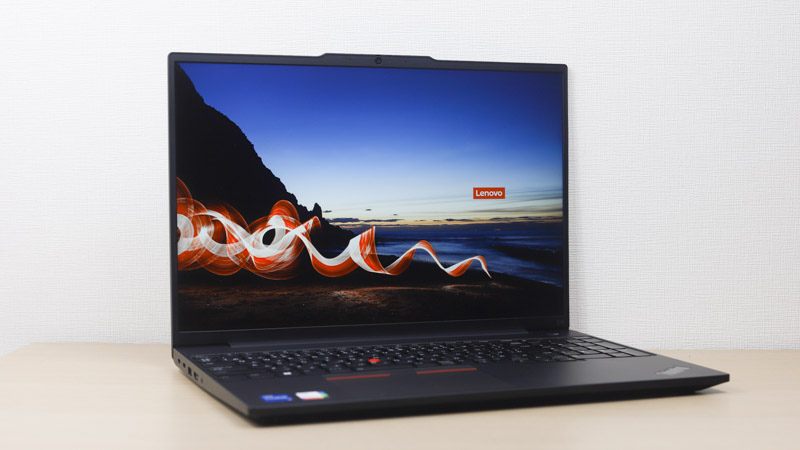 Lenovo ThinkPad E16 Gen 1 Intel 左斜め前から