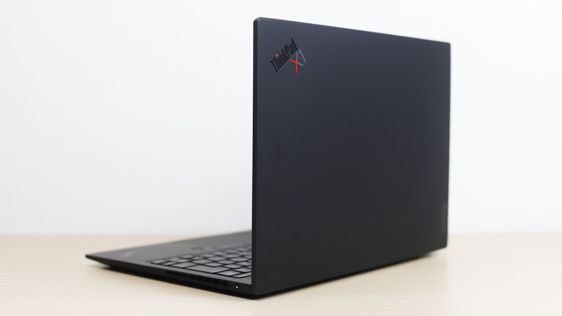 Lenovo ThinkPad X1 Nano Gen 3 背面