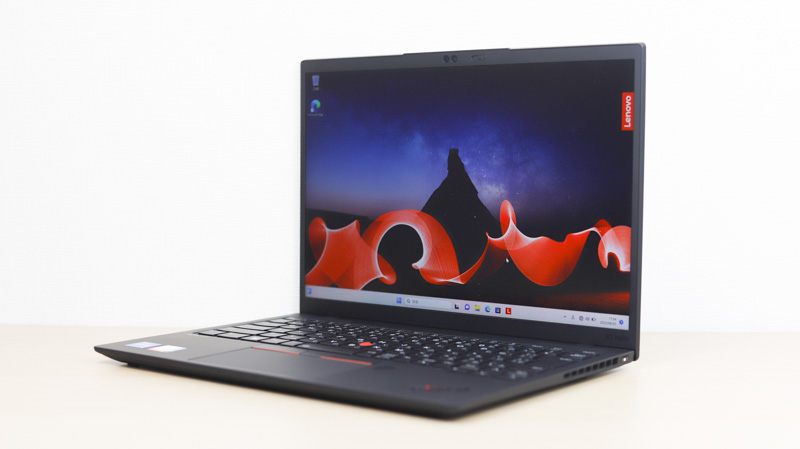 Lenovo ThinkPad X1 Nano Gen 3 右斜め前から