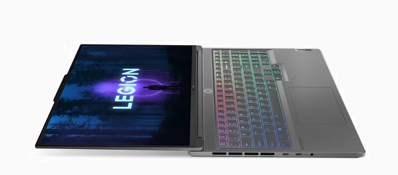 Legion Slim 7i Gen 8 16型 Intel 180度ディスプレイを開いた状態