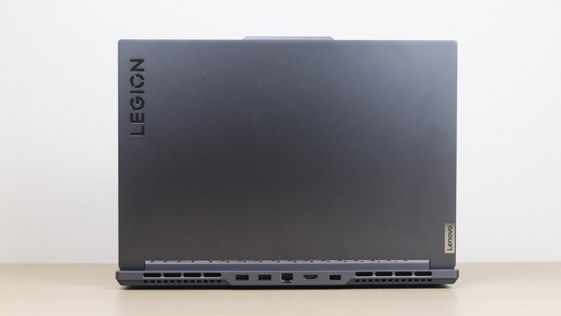 Lenovo Legion Slim 5i Gen 8 16型 背面 (2)