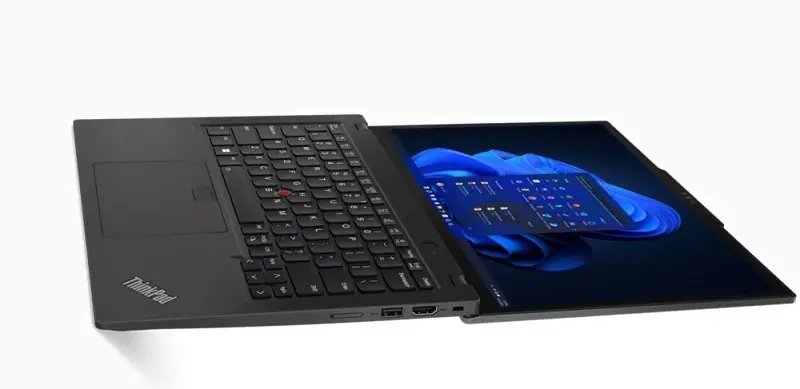 Lenovo ThinkPad X13 Gen 4 AMD ディスプレイを180度開いた状態