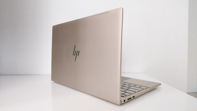 HP Envy 13-ba0000　背面