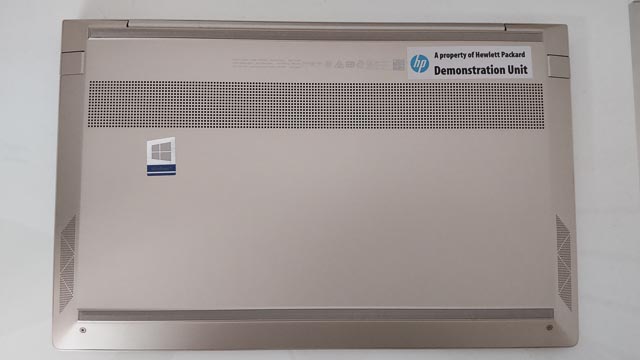 HP Envy 13-ba0000の底面