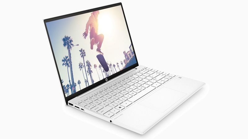 HP Pavilion aero 13-be1000 左斜め前から