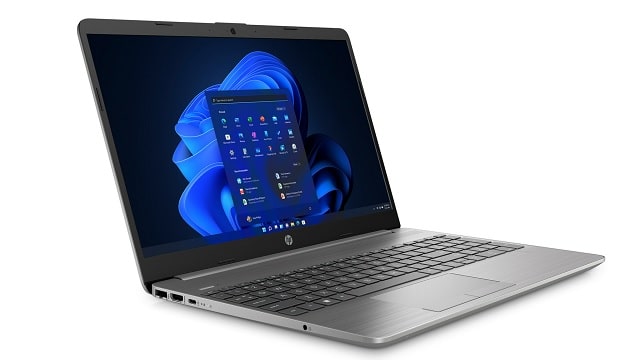 HP 250 G8　左斜め前から