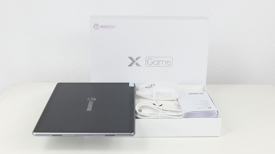 ALLDOCUBE X Gameのタブレットと箱の中身・付属品