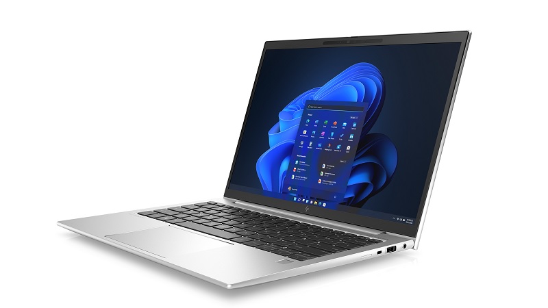 HP EliteBook 830 G9 右斜め前から