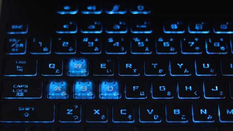 ASUS TUF Gaming F15 2023のキーボード　WASDが目立つ仕様