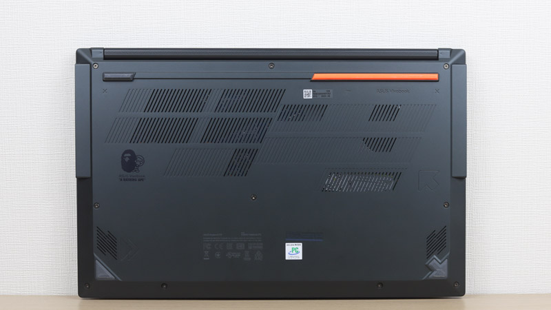 Vivobook S 15 OLED BAPE Edition 底面カバー
