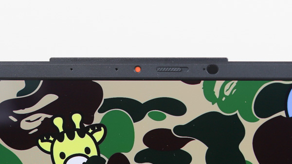 ASUS Vivobook S 15 OLED BAPE Edition Webカメラ　プライバシーシャッターを閉じた状態