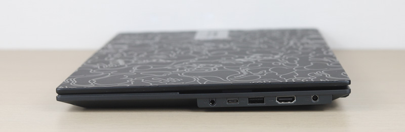 ASUS Vivobook S 15 OLED BAPE Edition 右側面
