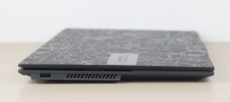ASUS Vivobook S 15 OLED BAPE Edition 左側面