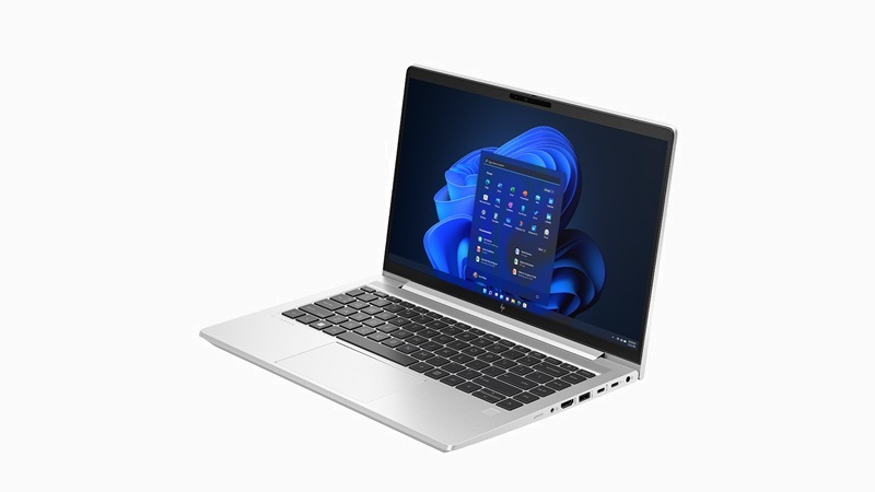 HP EliteBook 640 G10 右斜め前から