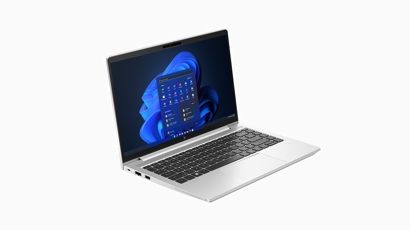 HP EliteBook 640 G10 左斜め前から